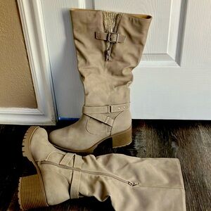 Size 9 fashion boot. Tan